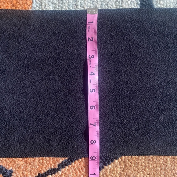 Columbia Sportswear Company I Unisex Charcoal Fleece Scarf - Picture 5 of 14